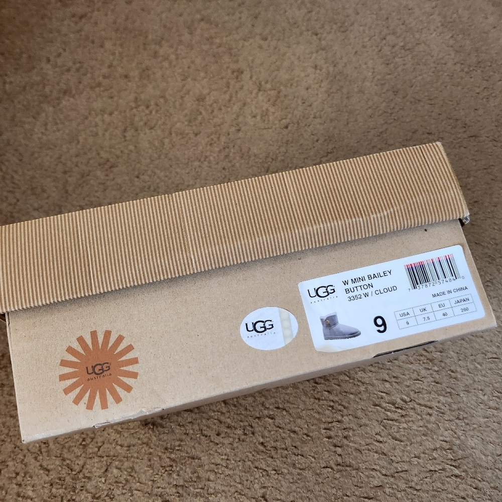 UGG Mini BAILEY BUTTON in CLOUD - Picture 9 of 9